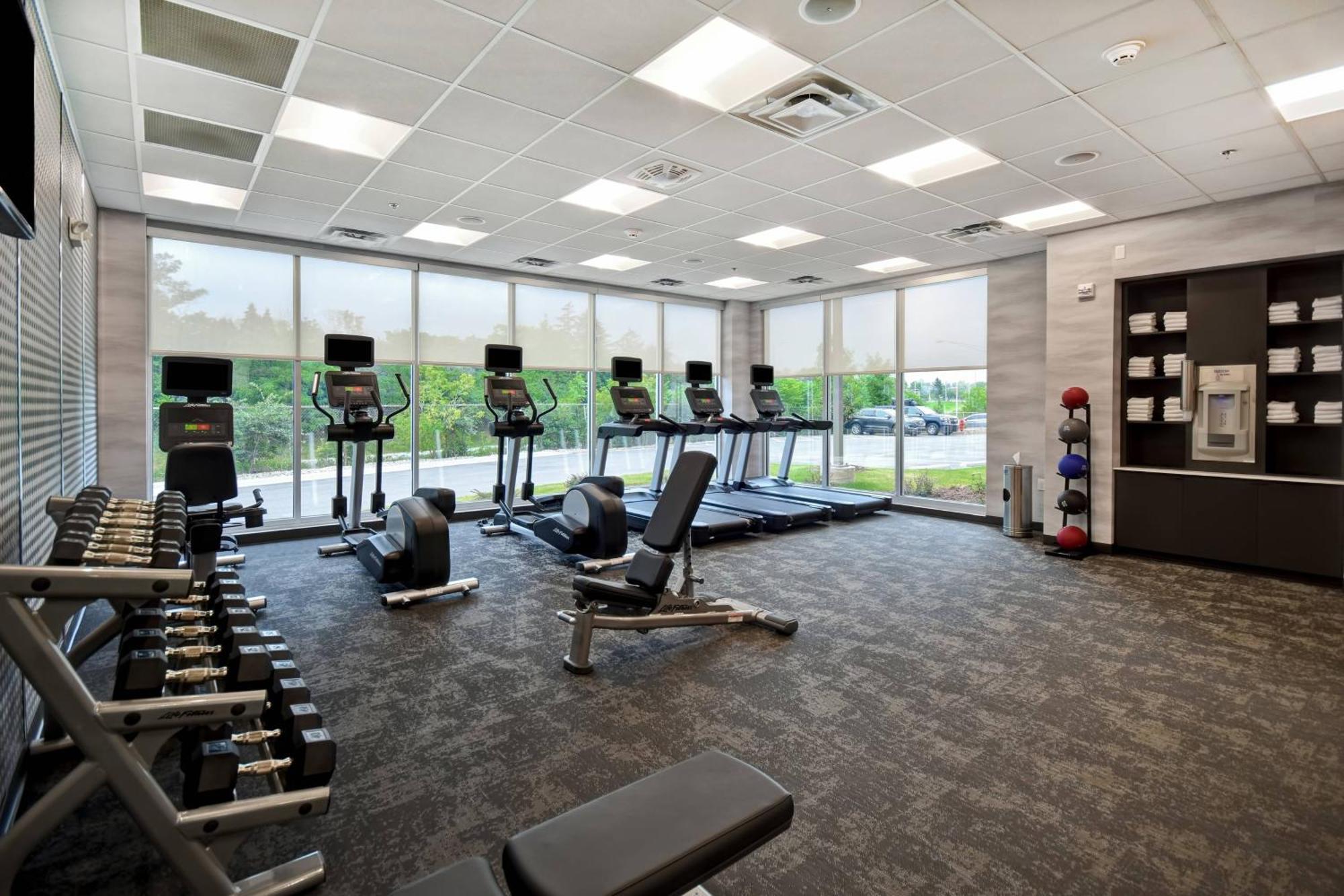 Fairfield Inn & Suites By Marriott Milwaukee North Glendale Extérieur photo